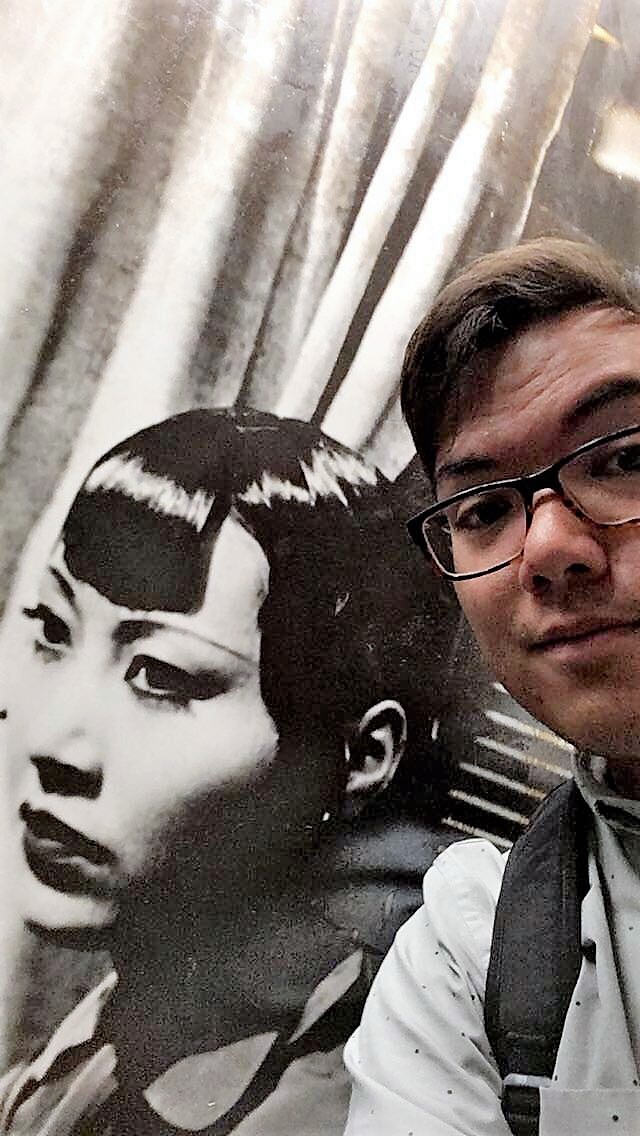 A selfie of Zach (right side) in front of a photograph of Anna May Wong (left side) at the Deutsche Kinemathek.